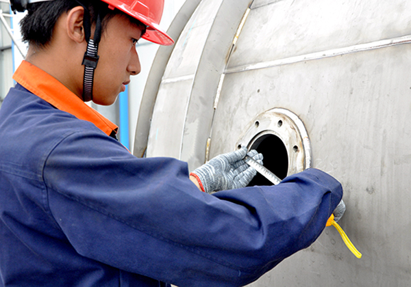 康景輝蒸發器生產車間技術員檢測 康景輝蒸發器生產車間技術員檢測